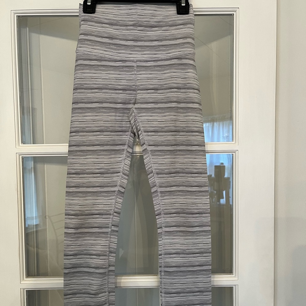 Lululemon cropped wunder under